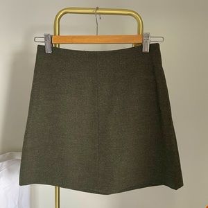 Aritzia wool texture skirt. Dark army green colour